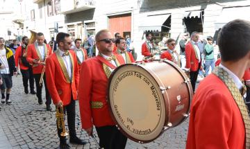 Per la sagra fanfare e banda, ma anche sedie a peso d'oro