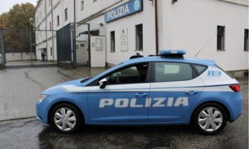 Litiga con la madre e la minaccia con l’ascia: scatta l’allontanamento da casa