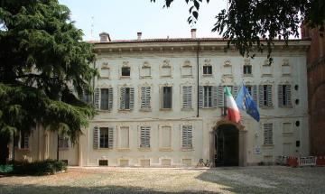 Carabiniere di Pavia muore schiacciato dal suo furgone