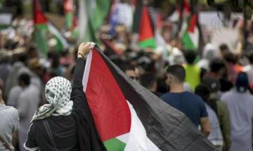 Casati (Rifondazione): "In consiglio chiederemo il riconoscimento della Palestina". Replica di Righi: "Sono queste le priorit&agrave;?"