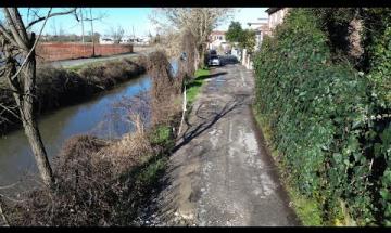 Il sindaco di Vigevano chiude un tratto di strada per lo smottamento sul vicino canale 