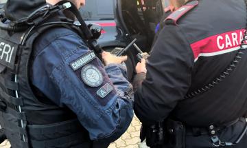 Assalti agli sportelli bancomat con esplosivi tra Lodi e Pavia: cinque arresti
