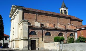 Entrano in chiesa e rubano il computer del parroco