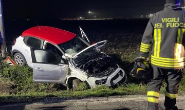 Bicicletta fuori strada, investita dall'auto in transito tra Mortara e Olevano