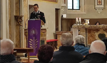 Vigevano, consigli pratici contro le truffe: i carabinieri incontrano gli anziani in chiesa