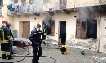 Mortara: incendio in una casa di ringhiera. Evacuate le famiglie