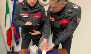 Controlli straordinari dei carabinieri nel fine settimana, due uomini denunciati per spaccio: in auto avevano hashish, marijuana e cocaina