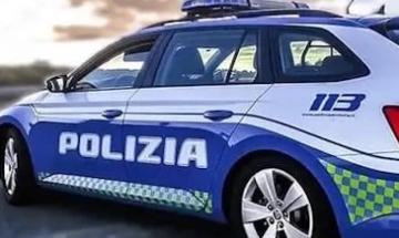 Perde il controllo dello scooter e si schianta contro un cancello: in ospedale una ragazza di 14 anni