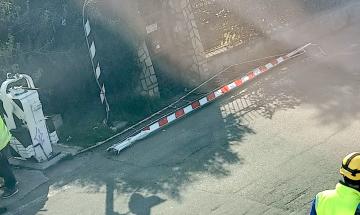 Inizio settimana di disagi per i pendolari della Milano-Mortara: ritardi per un passaggio a livello danneggiato