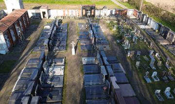 Ancora furti e vandalismi al cimitero della frazione Sforzesca, parenti esasperati: &laquo;Bisogna fare qualcosa&raquo;