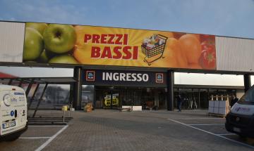 Aldi vince al Tar contro il Comune: illegittima la richiesta di pagare 47 mila euro di oneri per il supermarket di corso Novara