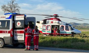 Cade dal trattore e perde conoscenza. Soccorso anziano di 81 anni
