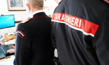 Finto consulente finanziario convince 84enne a investire in criptovalute: il direttore dell&rsquo;ufficio postale intuisce la truffa e chiama i carabinieri