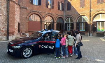Vigevano, i bambini incontrano i Carabinieri all&rsquo;istituto San Giuseppe