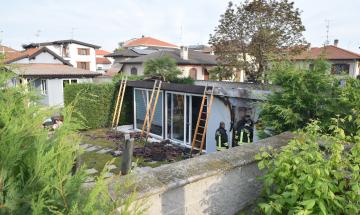 Vigevano, esplodono le bombole del barbecue: un ferito