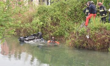 L&rsquo;auto finisce nel canale tra Vigevano e Parona, c&rsquo;&egrave; una vittima