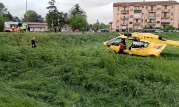 Vigevano: cade dello motorino e viene travolta da un&rsquo;auto. Gravissima 31enne