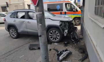 Cilavegna, scontro all'incrocio: ferito un uomo