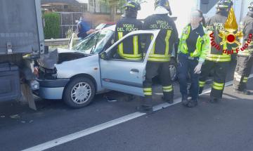 Tamponamento a catena sulla Vigevanese: tre feriti, traffico rallentato a Gaggiano