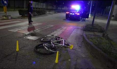 Vigevano, ciclista investito in viale Petrarca: &egrave; gravissimo. Intubato ed elitrasportato al San Matteo