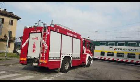 Urtato da un treno ad Abbiategrasso, traffico ferroviario in tilt sulla Milano-Mortara