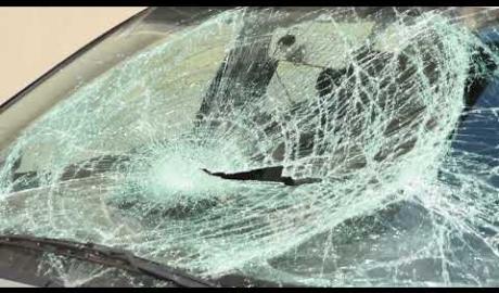 Vigevano, notte di vandalismi: auto danneggiate al parcheggio Conad e in diverse vie della citt&agrave;