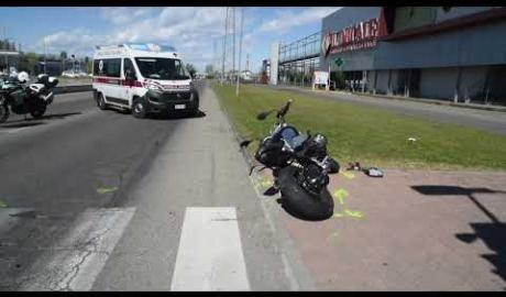 Vigevano: scontro tra moto e utilitaria sulla circonvallazione