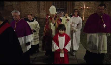 Pasqua: la processione a Vigevano con la statua del Cristo morto