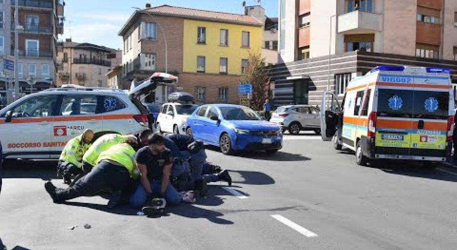 Vigevano: soccorso sul piazzale della stazione, dà in escandescenza e inveisce contro gli operatori