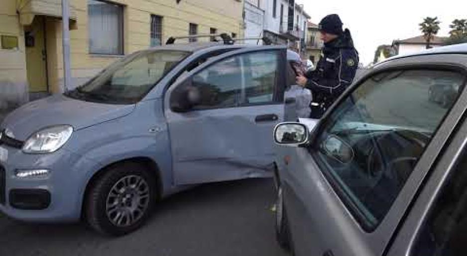 Vigevano: mancata precedenza, due auto si scontrano in corso Novara