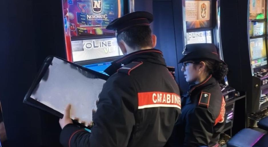 Sale slot, i carabinieri chiudono due locali a Vigevano e uno a Pavia. Sanzioni per 150mila euro