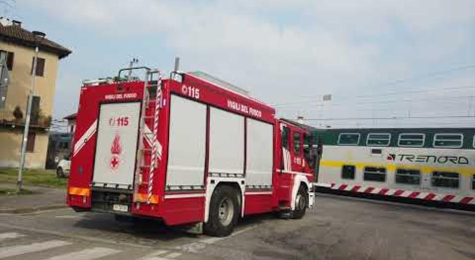 Urtato da un treno ad Abbiategrasso, traffico ferroviario in tilt sulla Milano-Mortara
