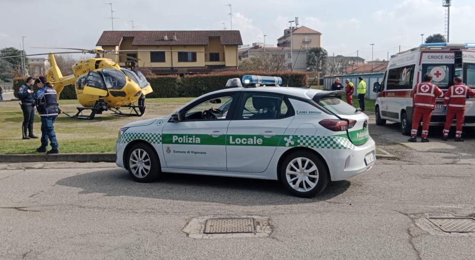 Vigevano, bambina perde i sensi all&rsquo;asilo. Trasferita in ospedale con l&rsquo;elisoccorso