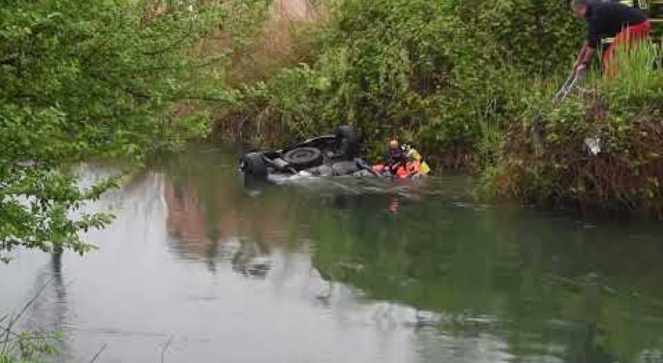 Vigevano, perde il controllo dell&rsquo;auto mentre sta andando a lavorare e finisce nel canale: muore a 64 anni