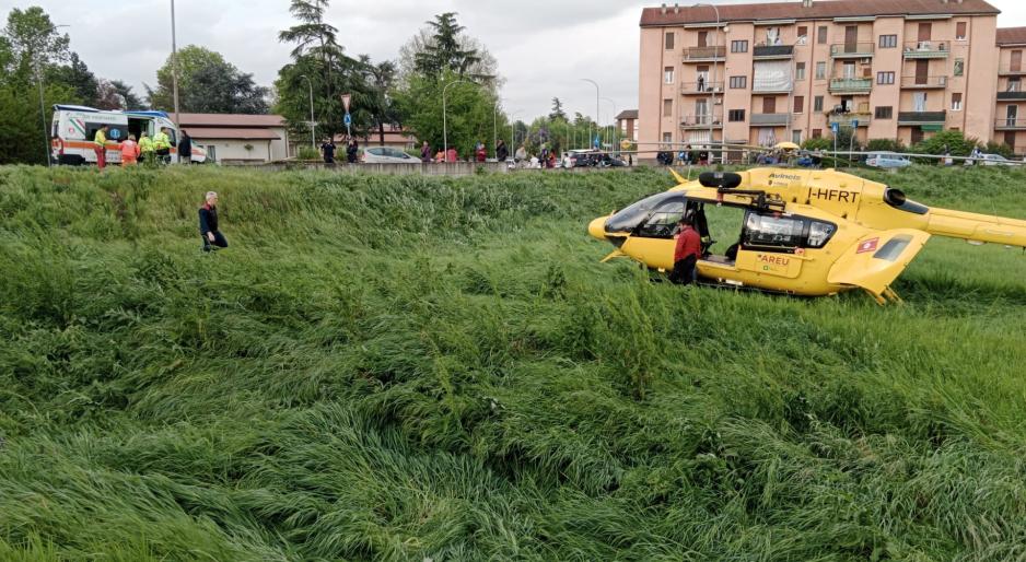 Vigevano: cade dello motorino e viene travolta da un&rsquo;auto. Gravissima 31enne